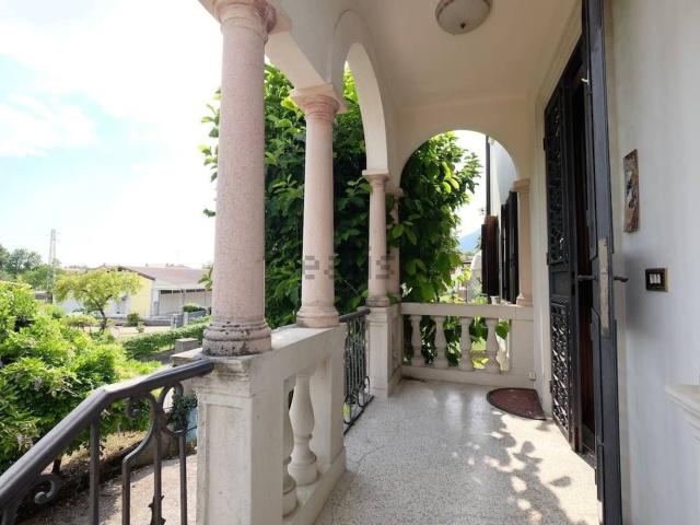 Villetta indipendente in vendita di 281 m²