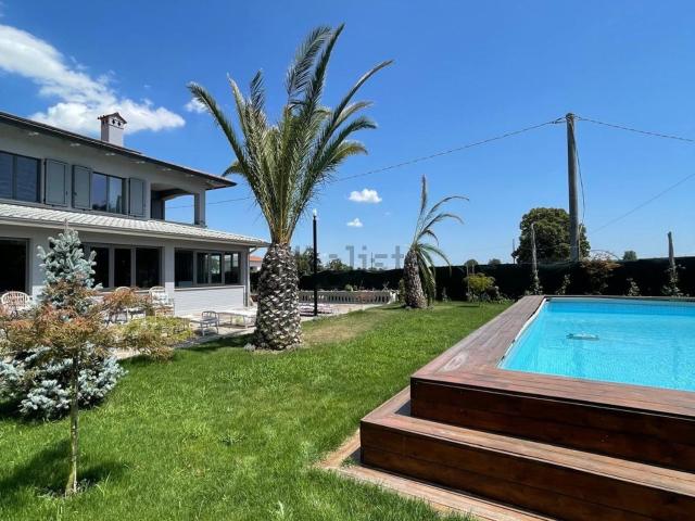 Villetta indipendente in vendita di 281 m² in Via Donatori di Sangue