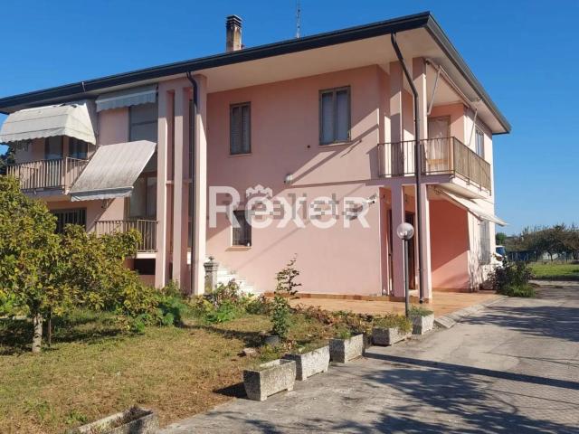 Villetta indipendente in vendita di 281 m² in Via Europa