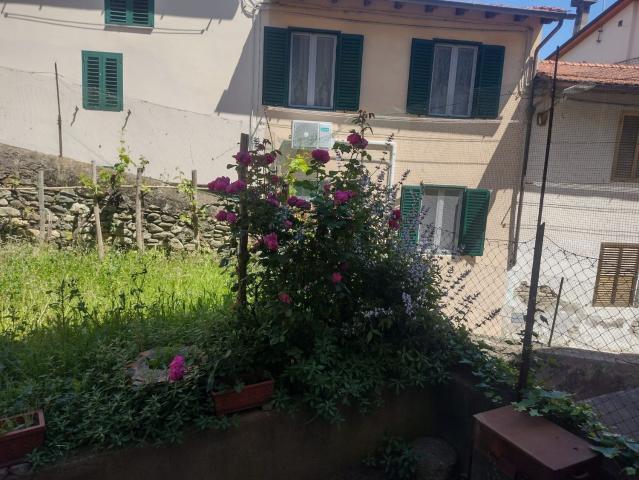 Villetta indipendente in vendita di 281 m² in Via Luigi Gori