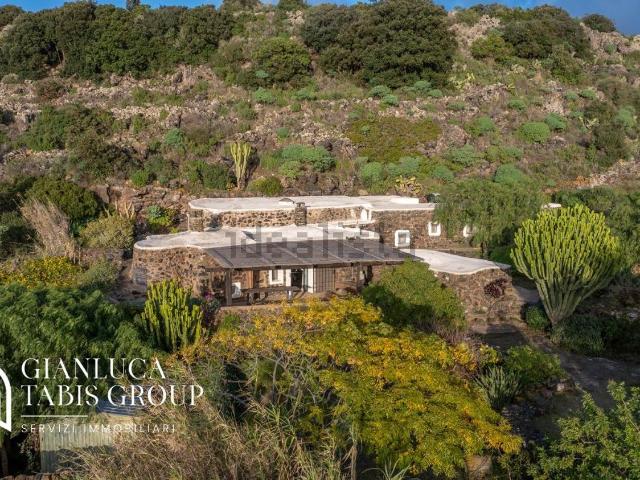 Villetta indipendente in vendita di 282 m² in Via Grotta di Benikulà, 23