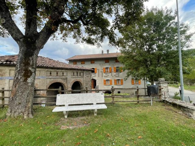 Case e ville in vendita di 282 m² in Via Della Casella