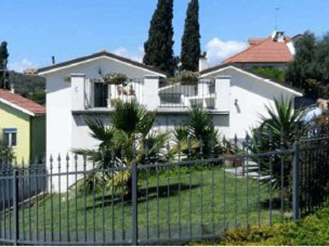 Villetta indipendente in vendita di 282 m² in Via Privata Altamira, 16