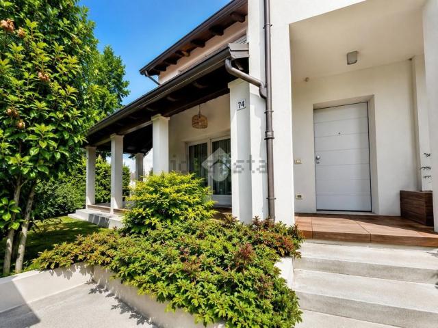 Villetta indipendente in vendita di 283 m² in Via Ca&apos  Solaro