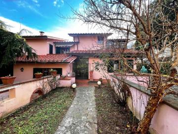 Villetta indipendente in vendita di 283 m² in Via del Partigiano