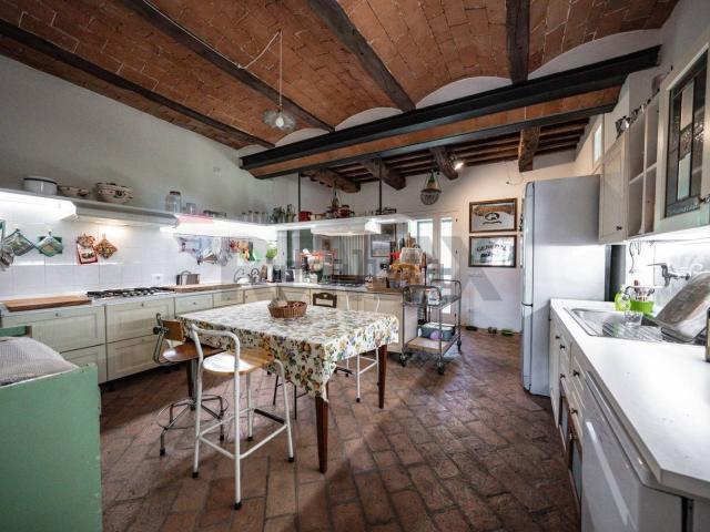 Villetta indipendente in vendita di 283 m² in Via Monte Trebbio, 18