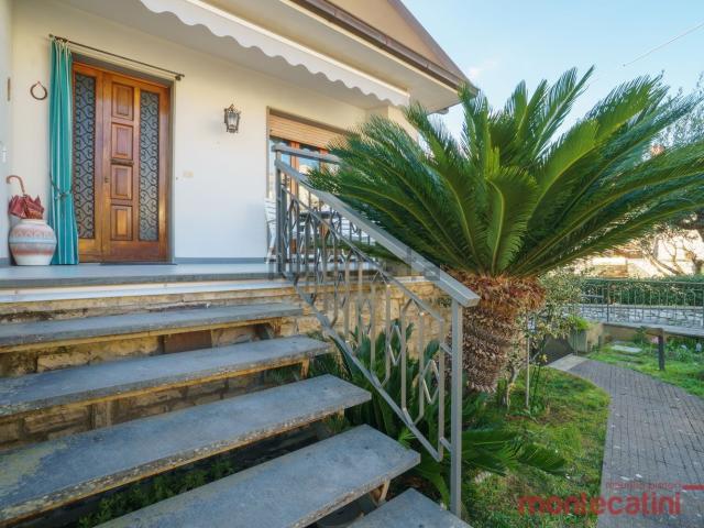 Villetta indipendente in vendita di 283 m² in Via Maona, 21