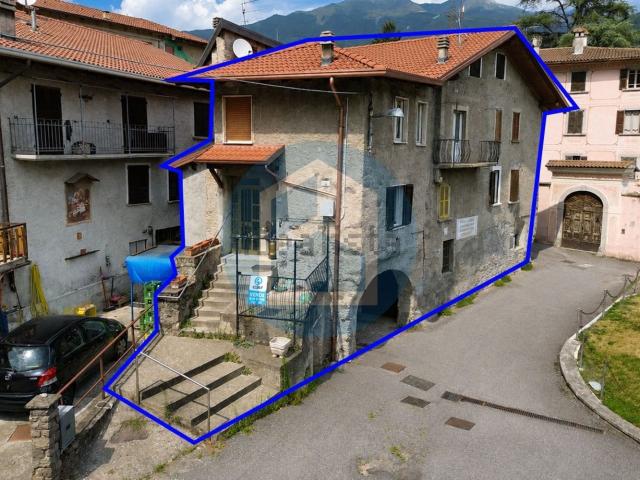 Villetta indipendente in vendita di 284 m² in Via Gianfranco Camadini, 3