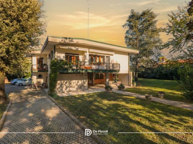 Villetta indipendente in vendita di 284 m² in Via della Ferriera, 23