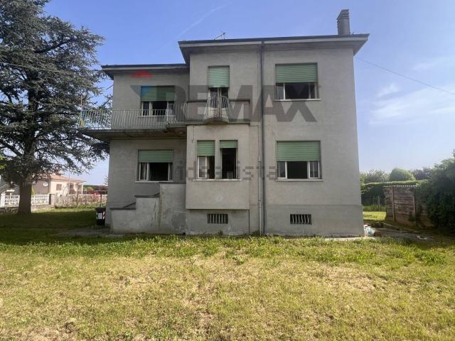 Villetta indipendente in vendita di 284 m² in Via Fabio Filzi, 434