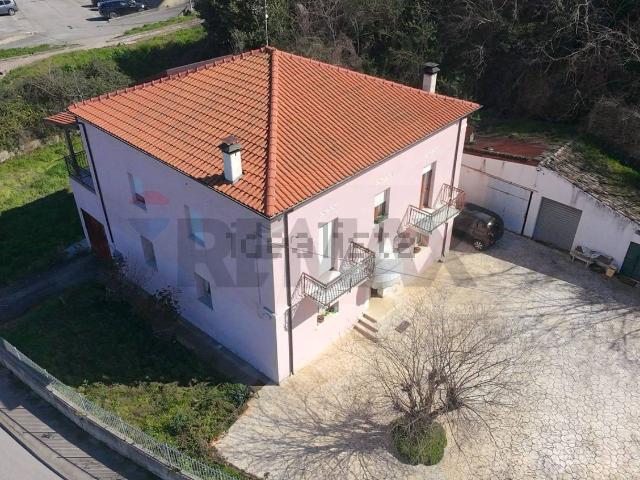 Villetta indipendente in vendita di 284 m² in Via Frisa, 28