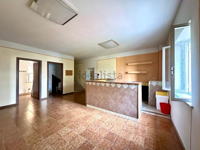Villetta indipendente in vendita di 284 m² in Via Montebello, 8