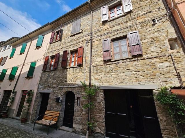 Villetta indipendente in vendita di 284 m² in Via Rossi