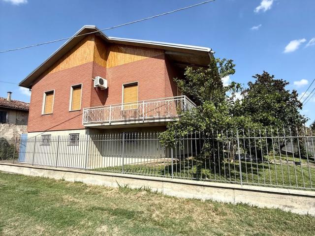 Villetta indipendente in vendita di 298 m² in Strada Altocò, 13