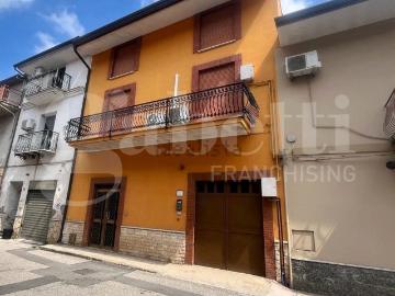 Villetta indipendente in vendita di 285 m² in Via Cales