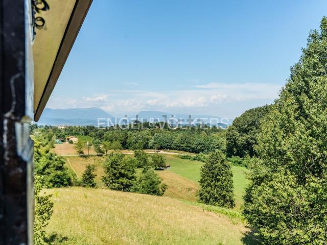 Villetta indipendente in vendita di 285 m² in Via Antonio Gorini