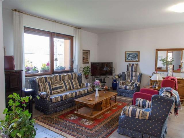 Villetta indipendente in vendita di 285 m² in Via Belvedere Fogliense