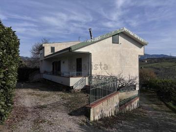 Villetta indipendente in vendita di 285 m² in Via dei Girasoli, 12