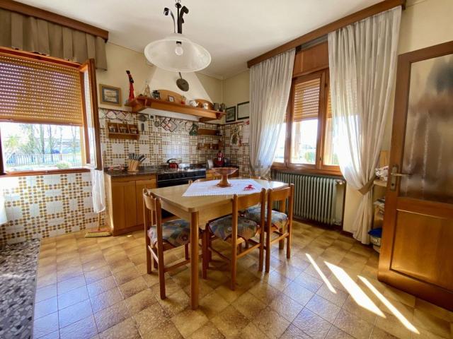 Villetta indipendente in vendita di 285 m² in Via Enrico Fermi