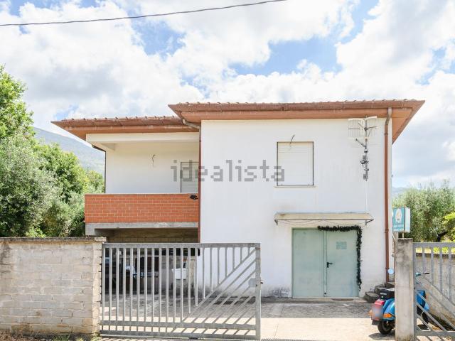 Villetta indipendente in vendita di 285 m² in Via Fienili