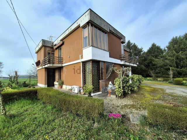 Villetta indipendente in vendita di 285 m² in Via Pierdomenico Frattini, 82