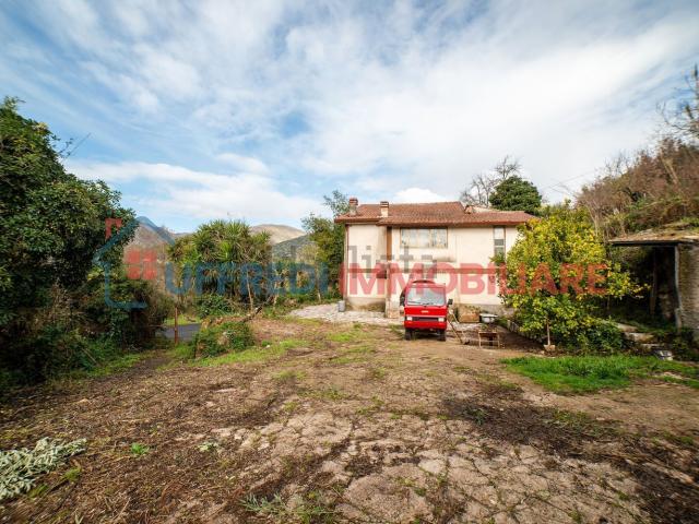 Villetta indipendente in vendita di 285 m² in Via Pietromaggio, 24