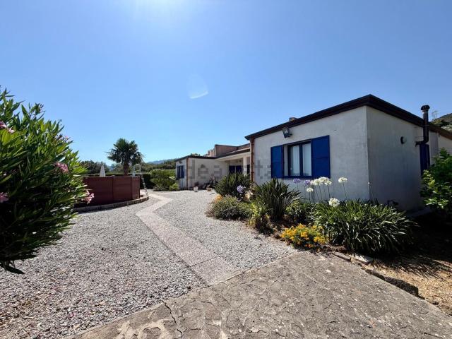 Villetta indipendente in vendita di 285 m² in Via Provinciale