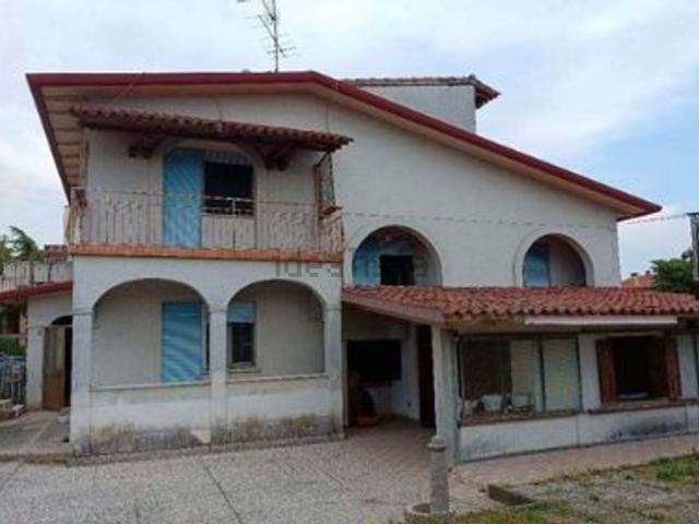 Villetta indipendente in vendita di 285 m² in Viale Trieste, 81