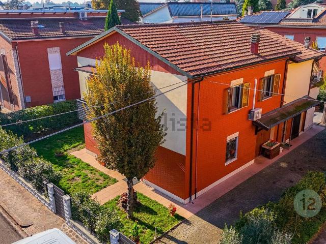 Villetta indipendente in vendita di 286 m² in Via Fratelli Cairoli, 24