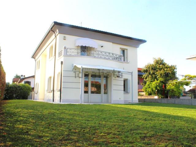 Villetta indipendente in vendita di 286 m² in Via Maestra Vecchia