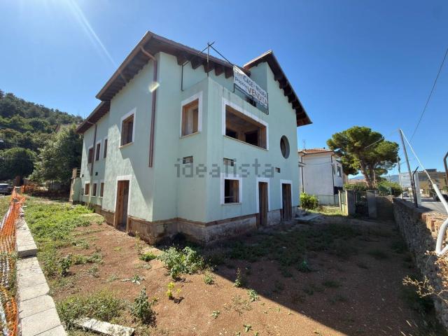 Villetta indipendente in vendita di 286 m² in Via Salaria per l&apos Aquila, 39