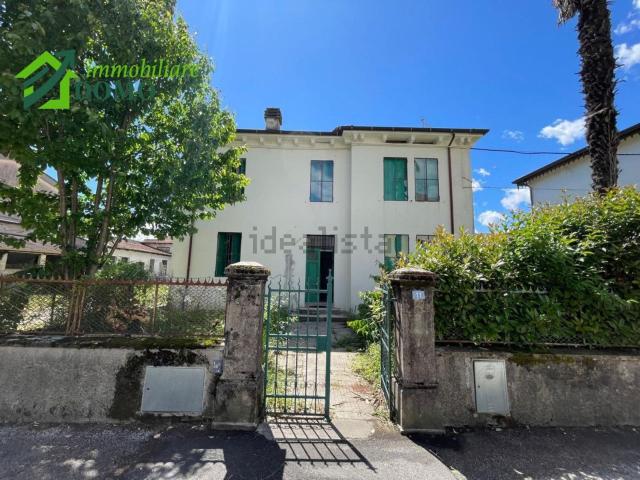 Villetta indipendente in vendita di 286 m² in Via Romana Rompato, 33