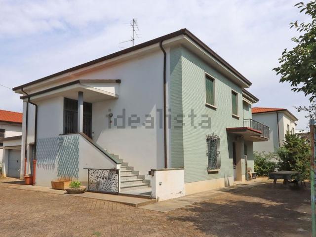 Villetta indipendente in vendita di 287 m² in Via della Repubblica, 31