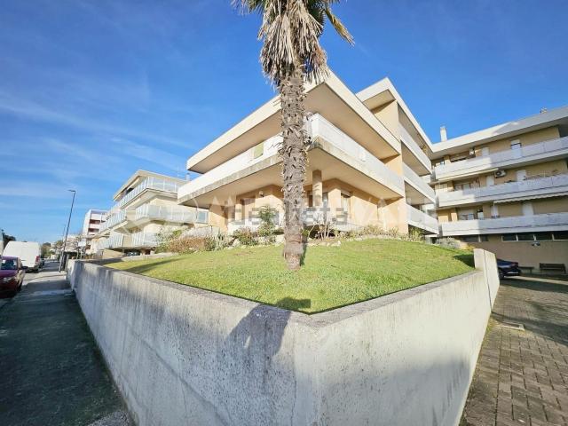 Villetta indipendente in vendita di 287 m² in Via Egeria, 15