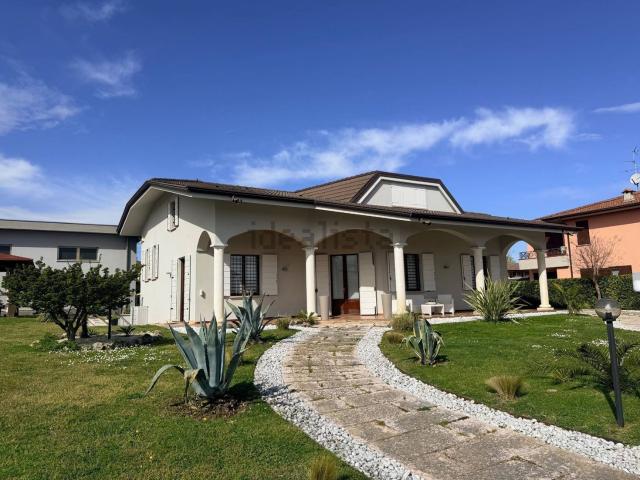 Villetta indipendente in vendita di 287 m² in Via Settefrati, 65