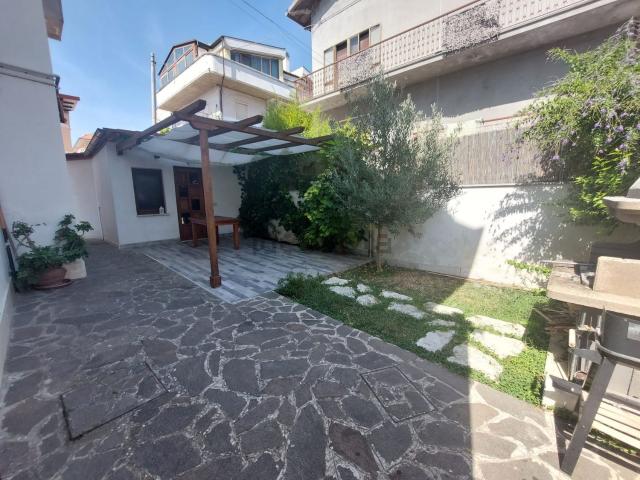 Villetta indipendente in vendita di 287 m² in Salita Facciolini, 26