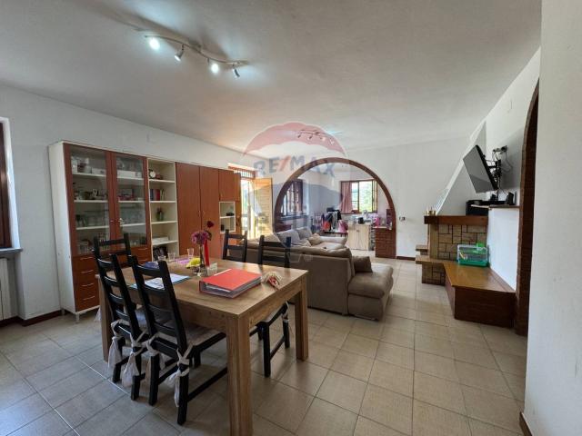 Villetta indipendente in vendita di 287 m² in Strada di Campagna Santa Liberata Numero 3, 162