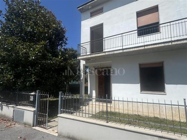 Villetta indipendente in vendita di 288 m² in Via dell&apos Alloro