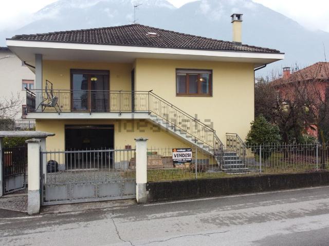 Villetta indipendente in vendita di 288 m² in Via Luigi Einaudi, 42