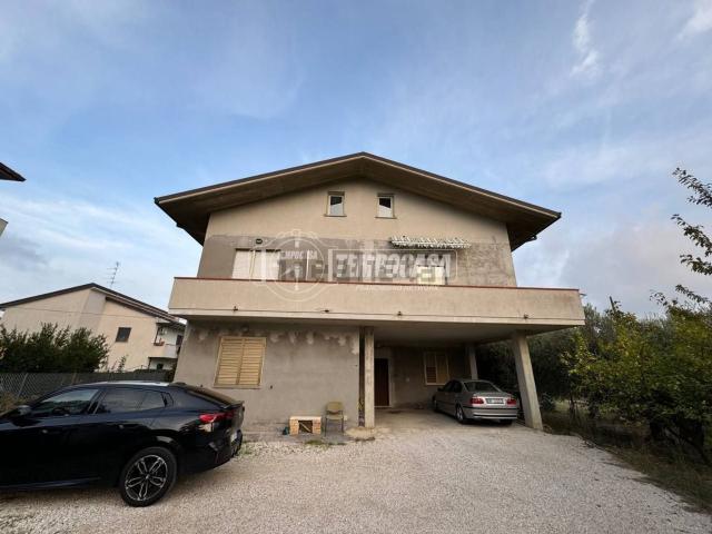 Villetta indipendente in vendita di 288 m² in Via San Savino, 109