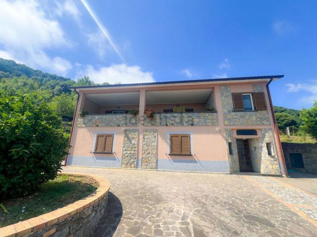 Villetta indipendente in vendita di 288 m² in Via Teodoro Gaza