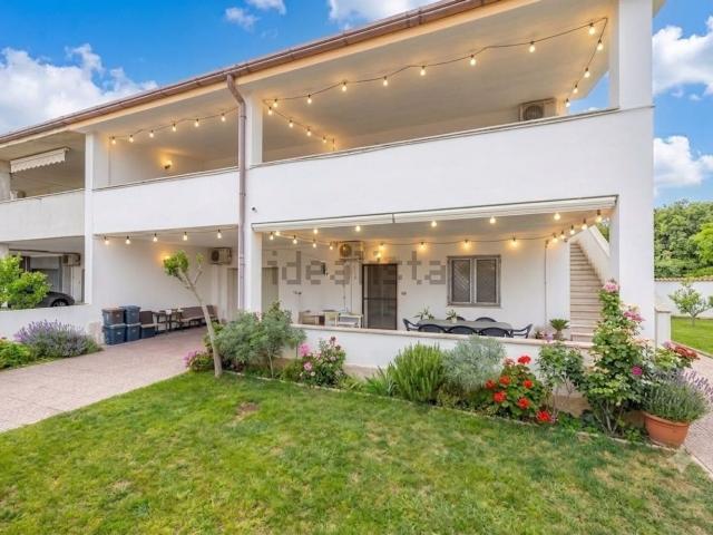 Villetta indipendente in vendita di 288 m² in Via Trincea delle Frasche, 109
