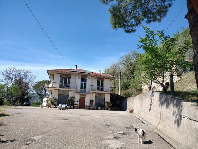 Villetta indipendente in vendita di 288 m² in Strada delle case sparse, 9