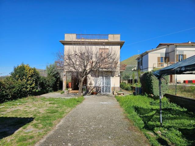 Villetta indipendente in vendita di 289 m² in Via Montebello