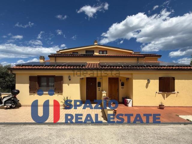 Villetta indipendente in vendita di 289 m² in Via Santa Lucia, 41