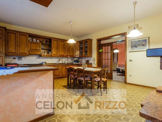 Villetta indipendente in vendita di 289 m² in Via Pietra, 39