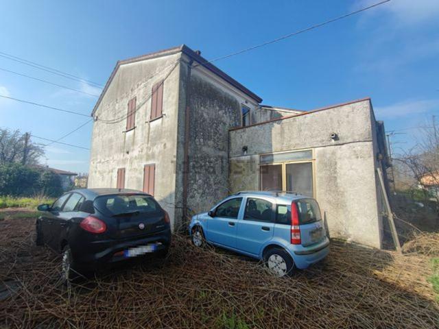 Villetta indipendente in vendita di 290 m² in Via 4 Novembre, 46