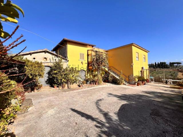 Villetta indipendente in vendita di 290 m² in Via Colle Scarano