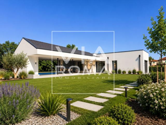Villetta indipendente in vendita di 290 m² in Via Carnia
