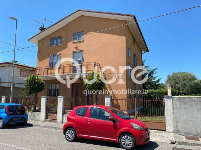 Villetta indipendente in vendita di 290 m² in Via Cristoforo Colombo, 12